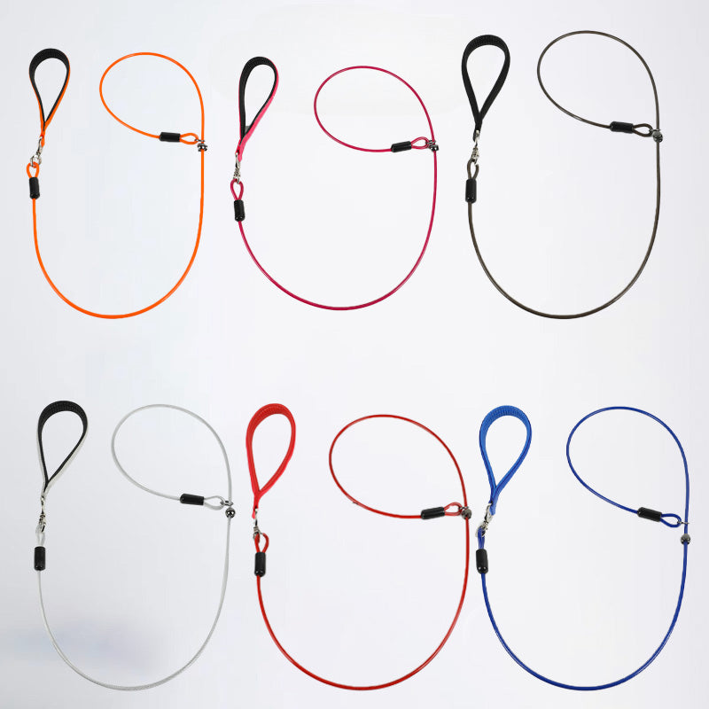Pet leash, safe and comfortable, effective control of pet movements, let you share outdoor happy time with your pet, to ensure that your pet is always safe on the side, nylon handle