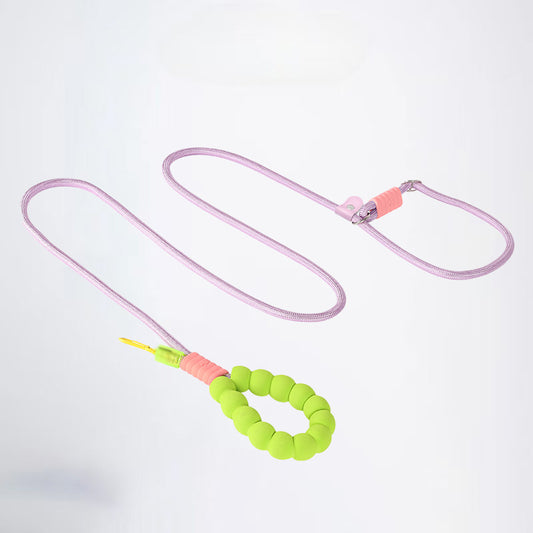 With comfortable materials, to ensure the pet's freedom of walking, professional design, stable control, give you and your pet more peace of mind time of the tow rope foam grip
