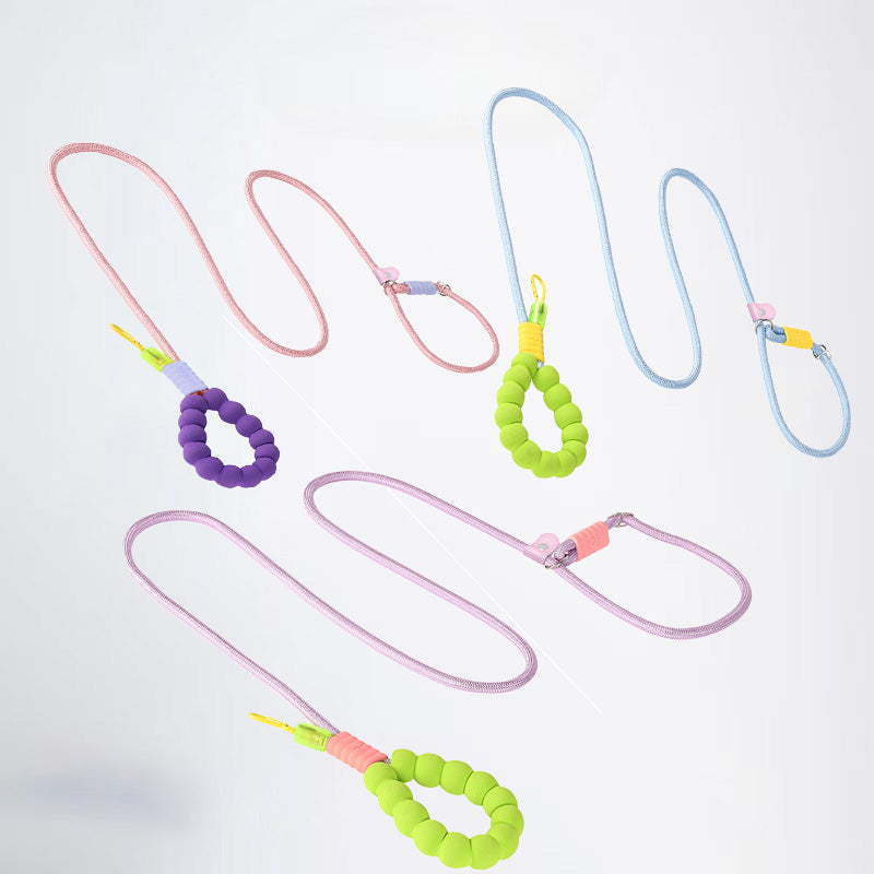 With comfortable materials, to ensure the pet's freedom of walking, professional design, stable control, give you and your pet more peace of mind time of the tow rope foam grip