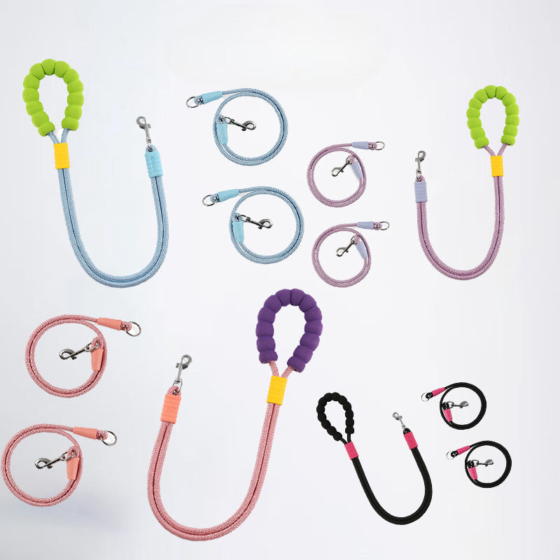 For the safety of your pet, the high-quality foam grip pet leash will take care of your pet's every stroll