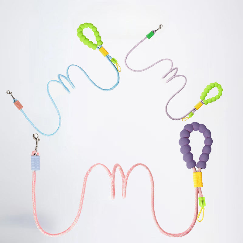 Dog leash Pet leash, safe and comfortable, effective control of pet movements, let you share outdoor happy time with your pet, to ensure that your pet is always safe on the side, foam handle